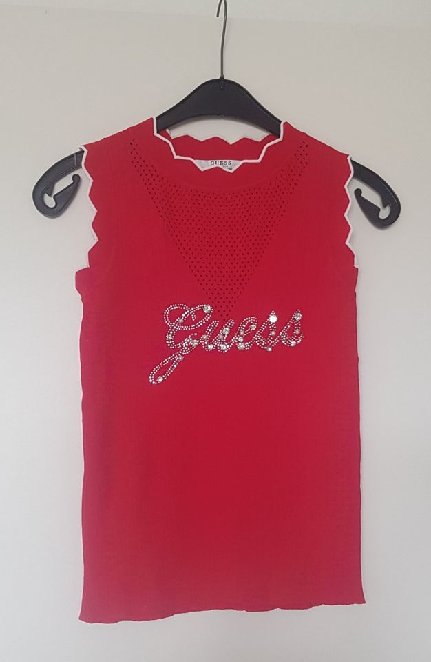 Sehr gutes rotes Top von Guess in Bad Homburg