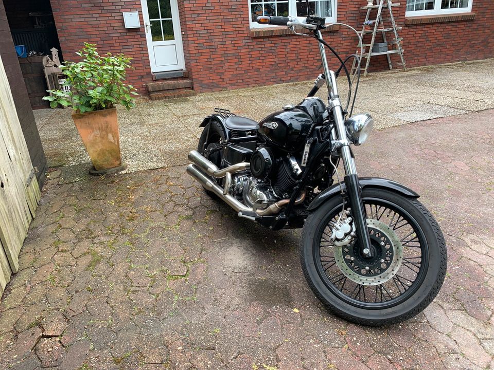 Motorrad Yamaha Dragstar Bobber in Rechtsupweg