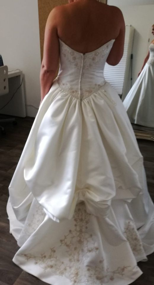 Brautkleid Seide in Bremen