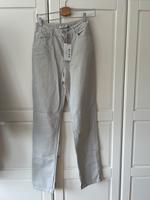 NA-KD Damen Jeans mit Seitenschlitz grau 34 Neu Niedersachsen - Emden Vorschau