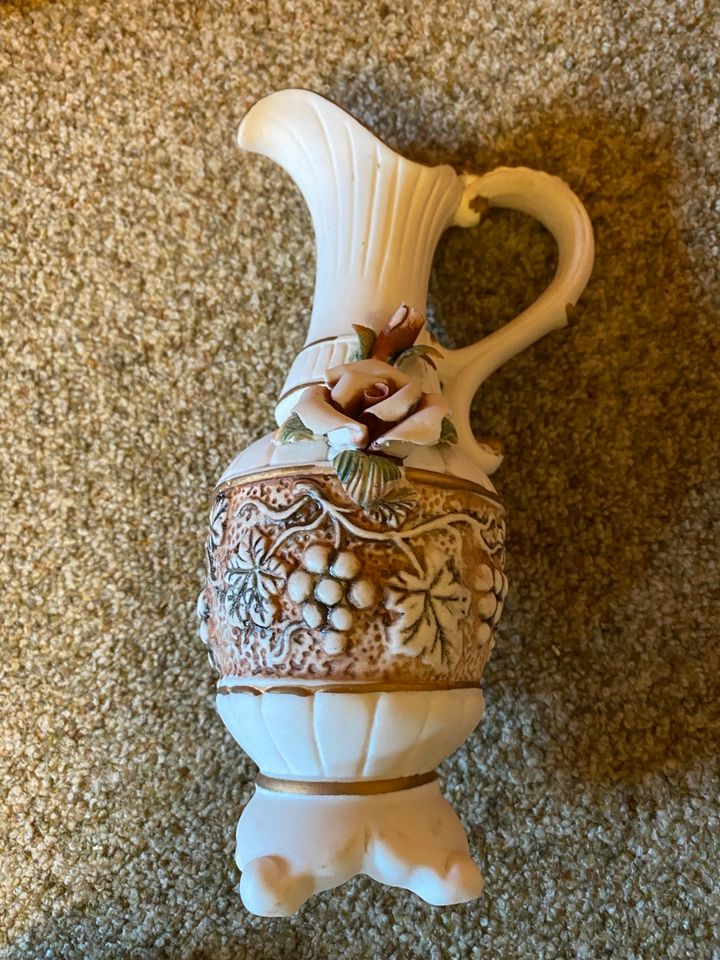 Antike kleine Vase, Vintage in Lage