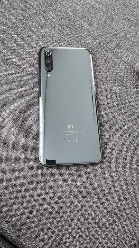 Xiaomi Mi 9 Smartphone 64GB Speicher 6GB RAM wie neu in Fürth