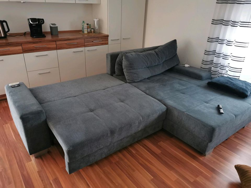 Couch mit Schlaffunktion in Plattling