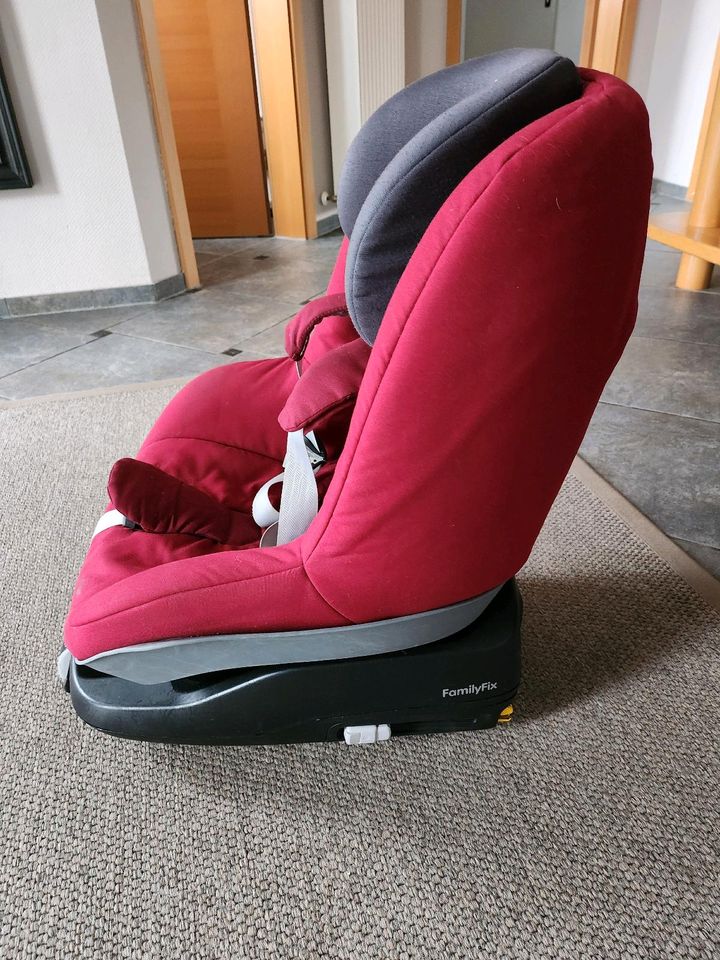 Maxi Cosi Pearl mit Family Fix Isofix Station in Erwitte