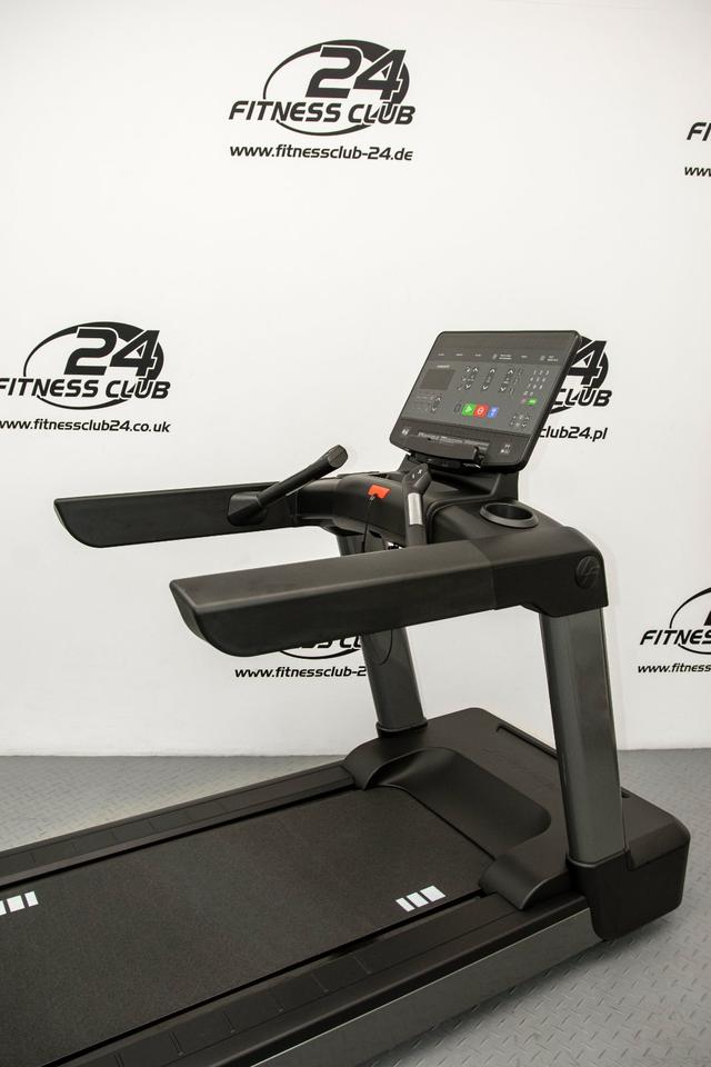 Life Fitness Integrity Laufband mit SL-Konsole / Aufgearbeitet in Dresden