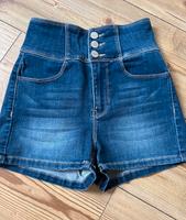 Schicke kurze high waist Hose der Marke Tally Weijl Größe 32 Thüringen - Altenburg Vorschau