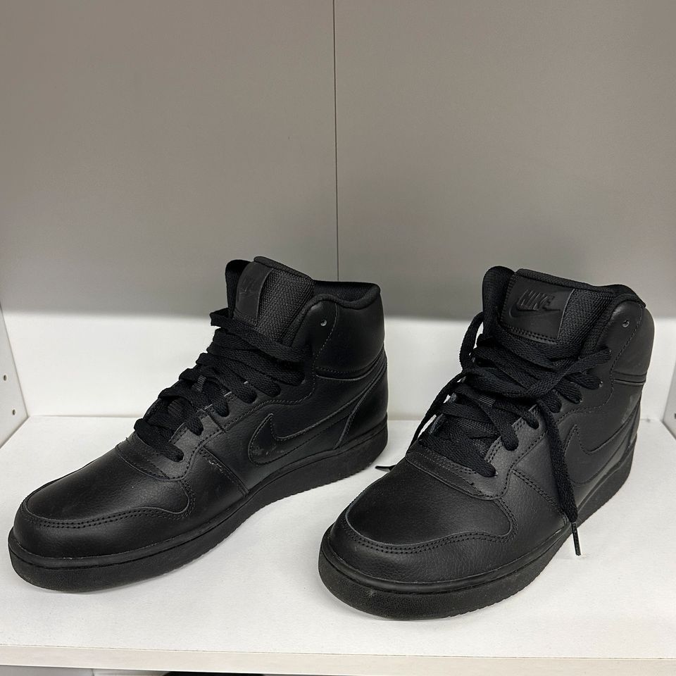 Nike Herren Schuhe Air Force mid • Stiefel • schwarz • Leder • 42 in Wiesbaden