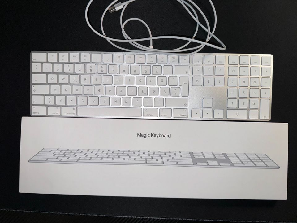 Apple Magic Keyboard in Kalefeld