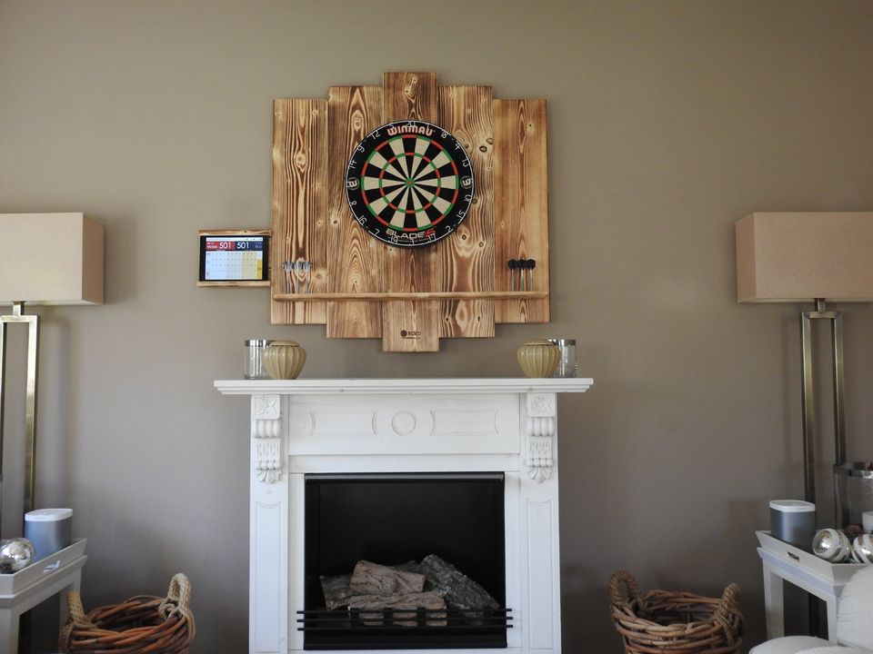 Dart/Dartboard Surround  Wandschutz aus Holz (mit Tablet-Halter
