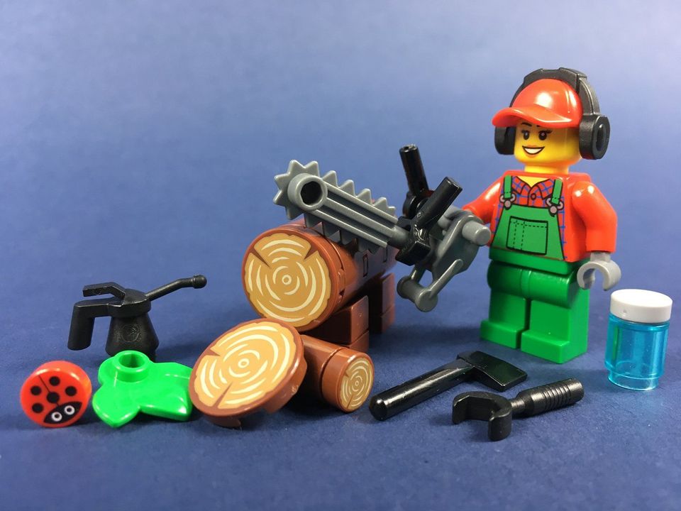 Lego® City Figur Holzfäller Lumberjack Kettensäge Frau MOC #3 in Sonneberg