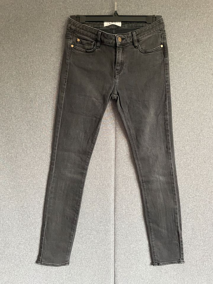 ba&sh BASH Damen Jeans schwarz Gr. 26 in Düsseldorf