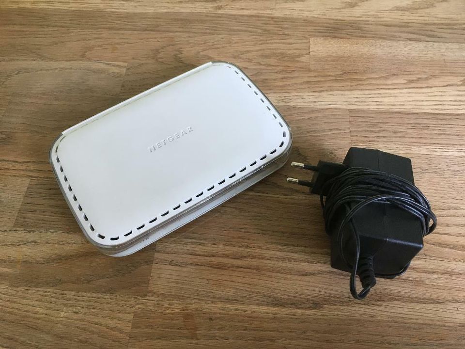 4-port DSL Router von Netgear - 10/100 Mbps Switch- mit Netzteil in Tettau