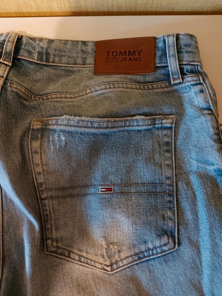 Tommy Hilfiger Jeans Destroyed Vintage 34/34 in Emden