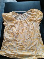 Gelbes T-Shirt mit Blumenmuster Brandenburg - Calau Vorschau