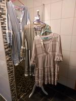 Kleider verschiedene Farben pro Kleid 13 euro Niedersachsen - Wiesmoor Vorschau