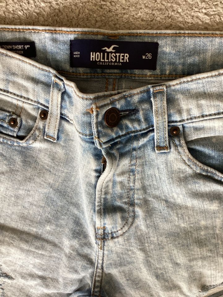 Hollister Jeans Shorts W26 in Carlsberg