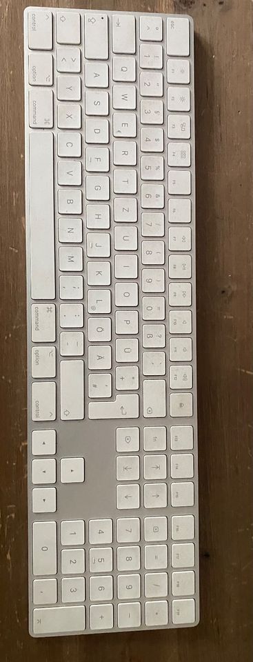 21,5 iMac,  2017 + Apple Keyboard mit Nummernblock u. Mouse 2 in Düsseldorf