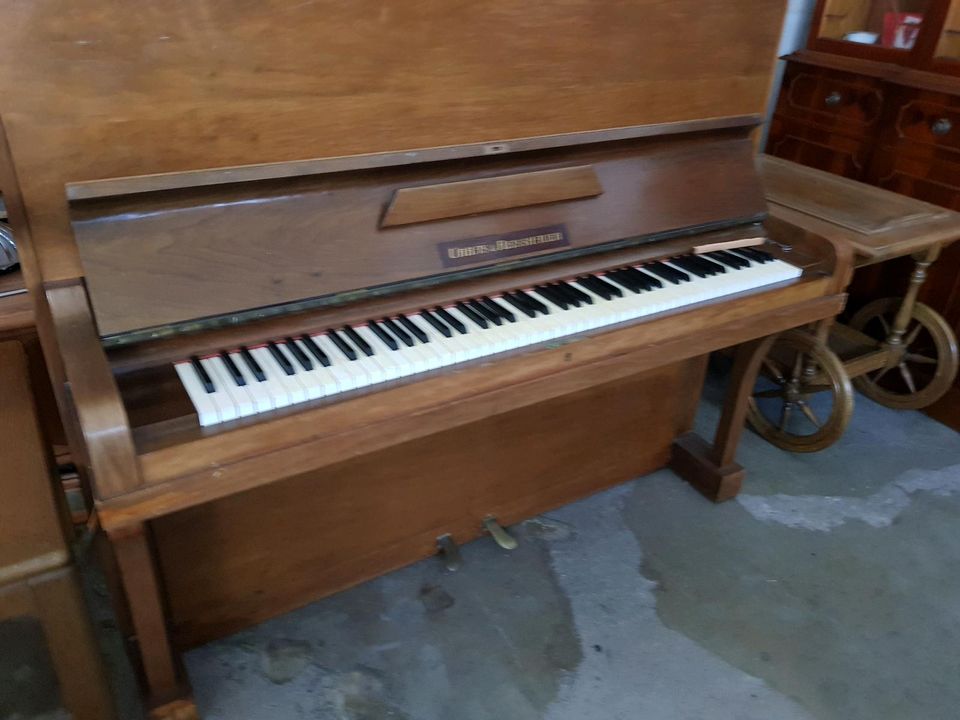 Schönes, altes Klavier, Reisshauer in Detmold