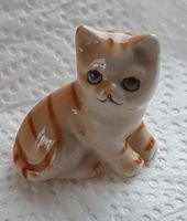 Porzellanfigur Katze Kätzchen sitzend, ca.4 cm hoch orange braun Nordrhein-Westfalen - Brilon Vorschau