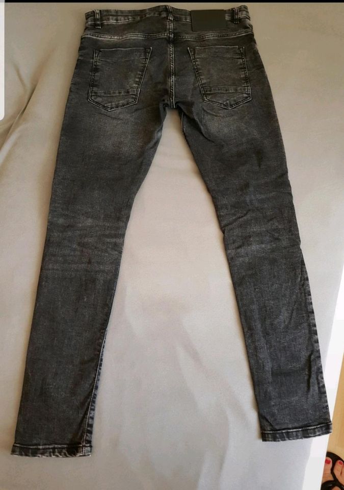 Jeans Größe 32/32 in Lörzweiler