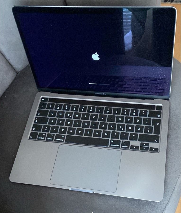 Apple MacBook Pro 2020 | 13.3" | Touch Bar in Berlin