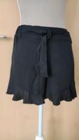 Shorts mit Rüschen schwarz, Gr M, C&A Clockhouse, neu mit Etikett Bayern - Hallstadt Vorschau