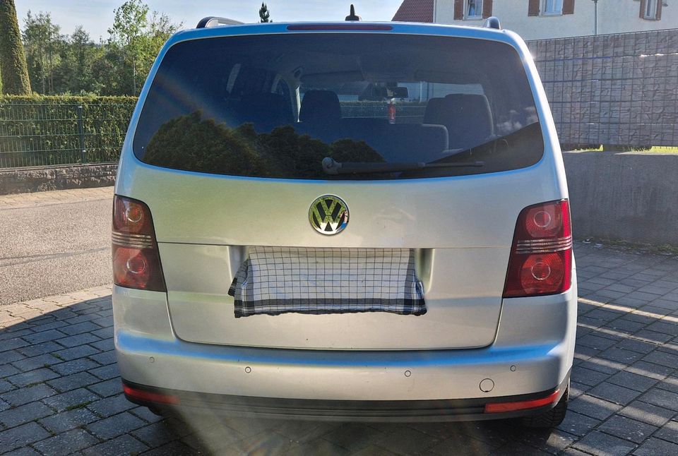 Vw Touran 7 Sitzer in Hüttlingen