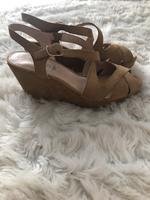 Sandalen mit Keilabsatz Baden-Württemberg - Ditzingen Vorschau