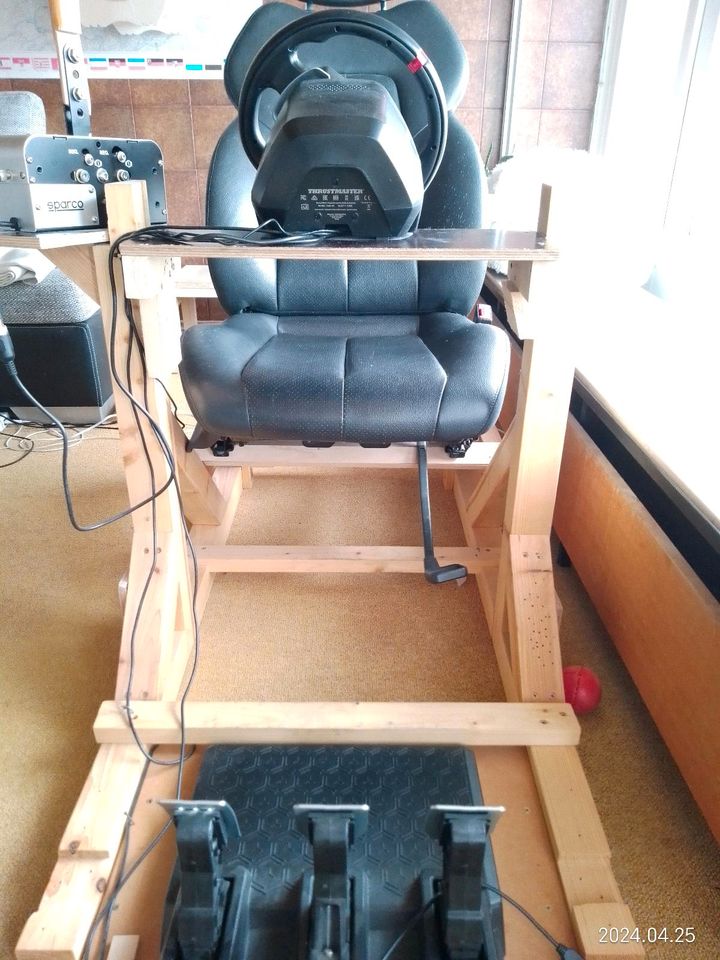 Thrustmaster T248 / Pedale / Handbremse/seq.Shift/ Gestell in Wuppertal