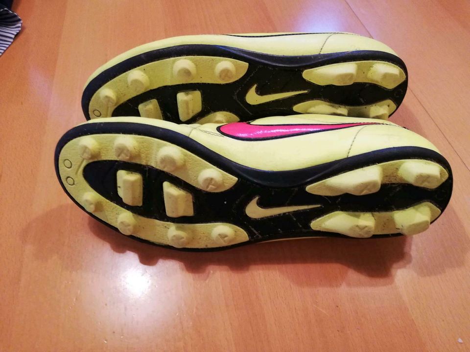 Fußballschuhe  Nike Tiempo Größe 37,5 in Jüchen