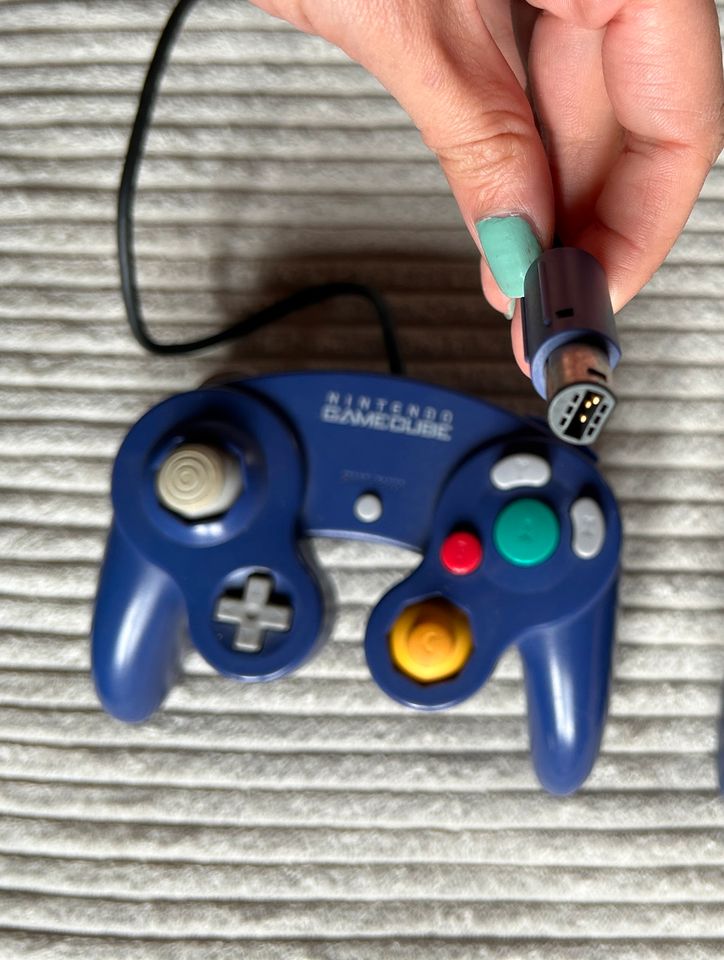 Nintendo Game Cube Controller lila blau in Neu Ulm