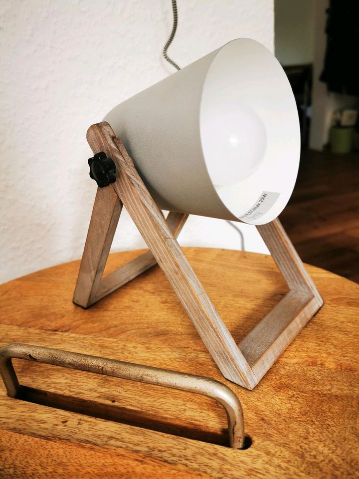 Tischlampe Holz/Grau in Korb