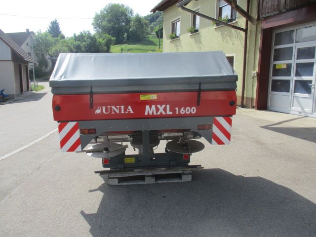 Düngerstreuer Unia MXL 1600 in Stühlingen