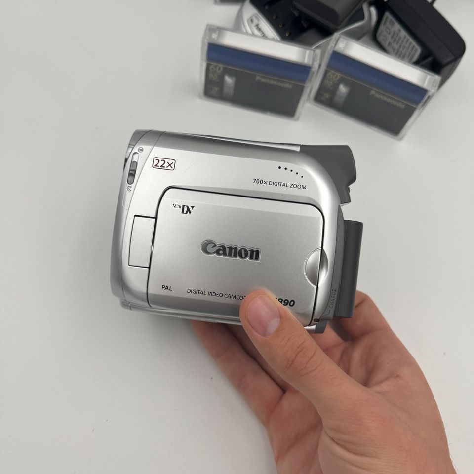 Canon MV890 Video Kamera MiniDV Zubehörpaket in Langenargen