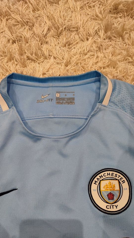 Verkaufe Nike Manchester City 2017 Kinder T-Shirt in blau in Puderbach