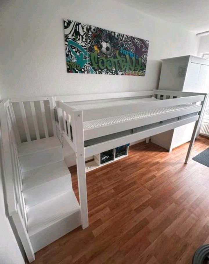 Kinderzimmer Kinderhochbett Bett weiss in Neu-Isenburg