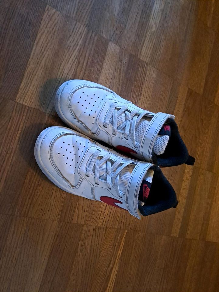 Nike Sneaker Größe 35 weiß/rot/schwarz in Hamburg