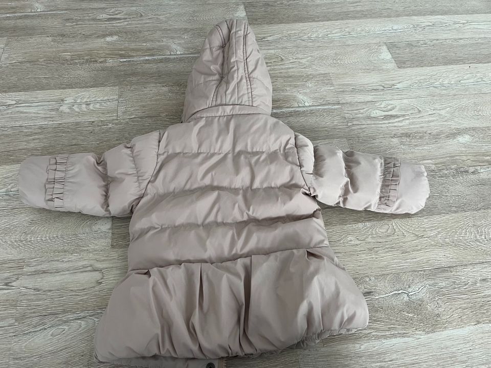 Winterjacke Daunenjacke warmgefüttert beige creme 86 Zara Mädchen in Biberach an der Riß