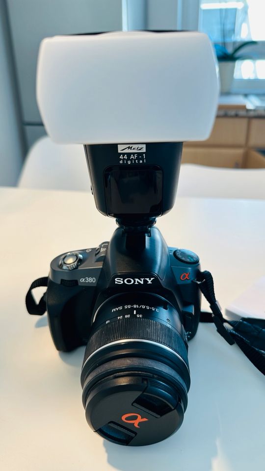 Sony Alpha DSLR a380 Spiegelreflexkamera mit MacaboBlitz 44 AF-1 in Zeuthen