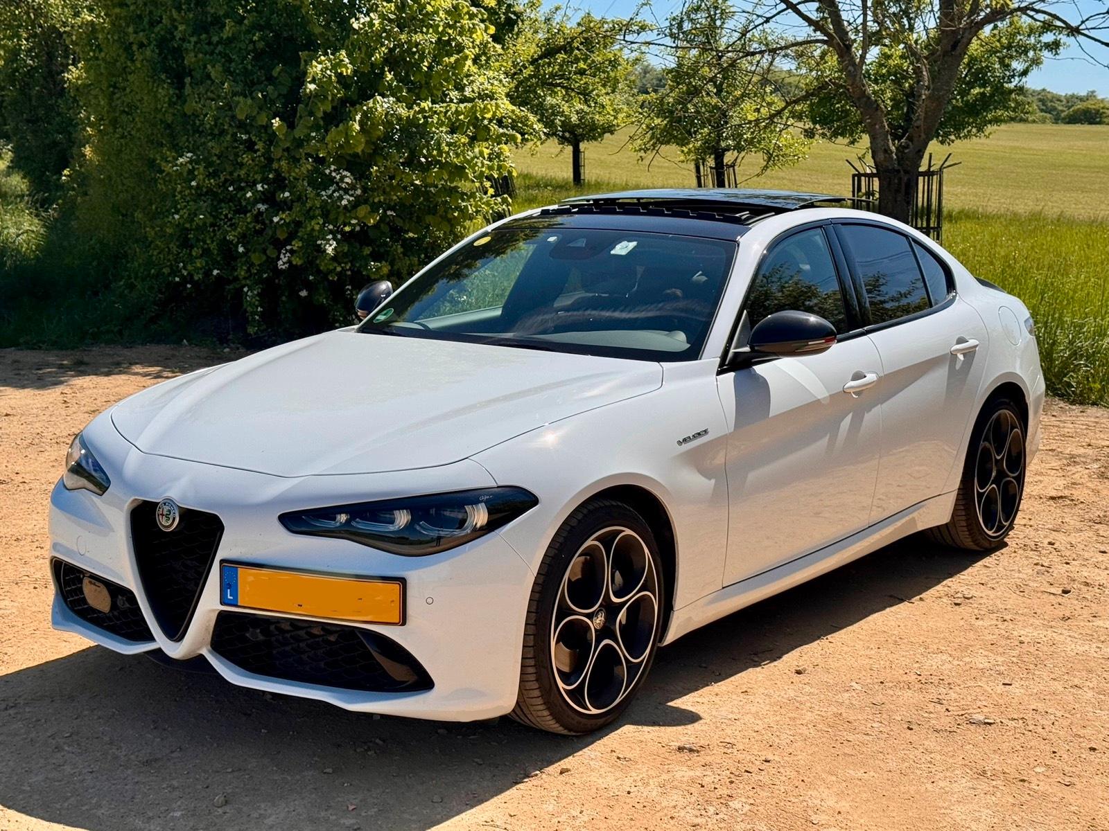 Abbildung des Autos Alfa Romeo Giulia Q4 Vel…