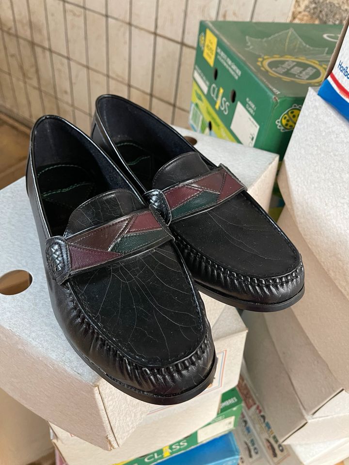 Schuhe und Pantolette zu verkaufen in Rüsselsheim