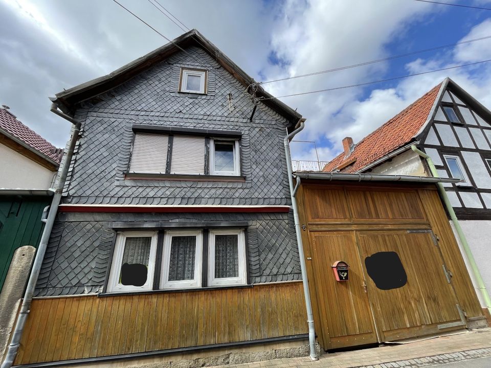 Nur zur Vermietung! Stark Sanierungsbedürftiges Einfamilienhaus mit Garage in Oberdorla in Oberdorla