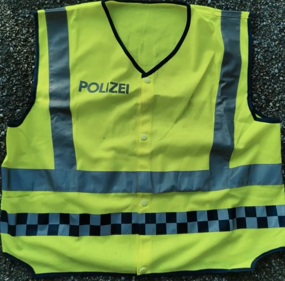 Warnweste / Leuchtweste / Polizei in Leipzig - Mitte