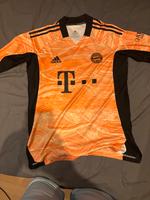 Adidas/FC Bayern Trikot/Manuel Neuer/Saison 21/22 an. Bayern - Ingolstadt Vorschau