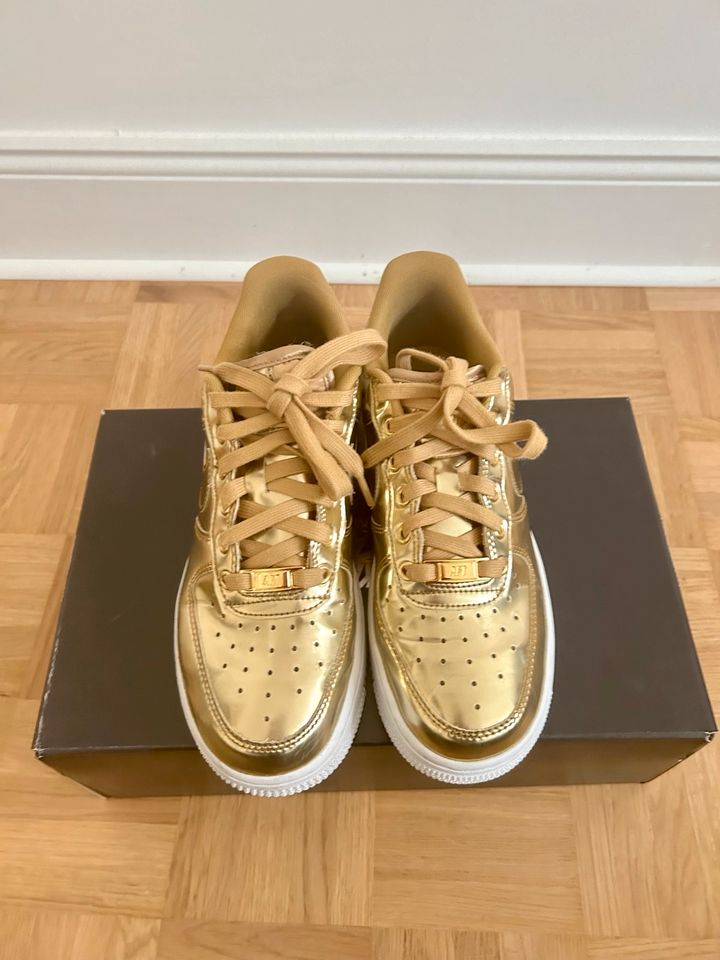 Nike Air Force 1 Low Metallic Gold Gr. 36,5 (UK 3.5) Sneaker Low in Düsseldorf