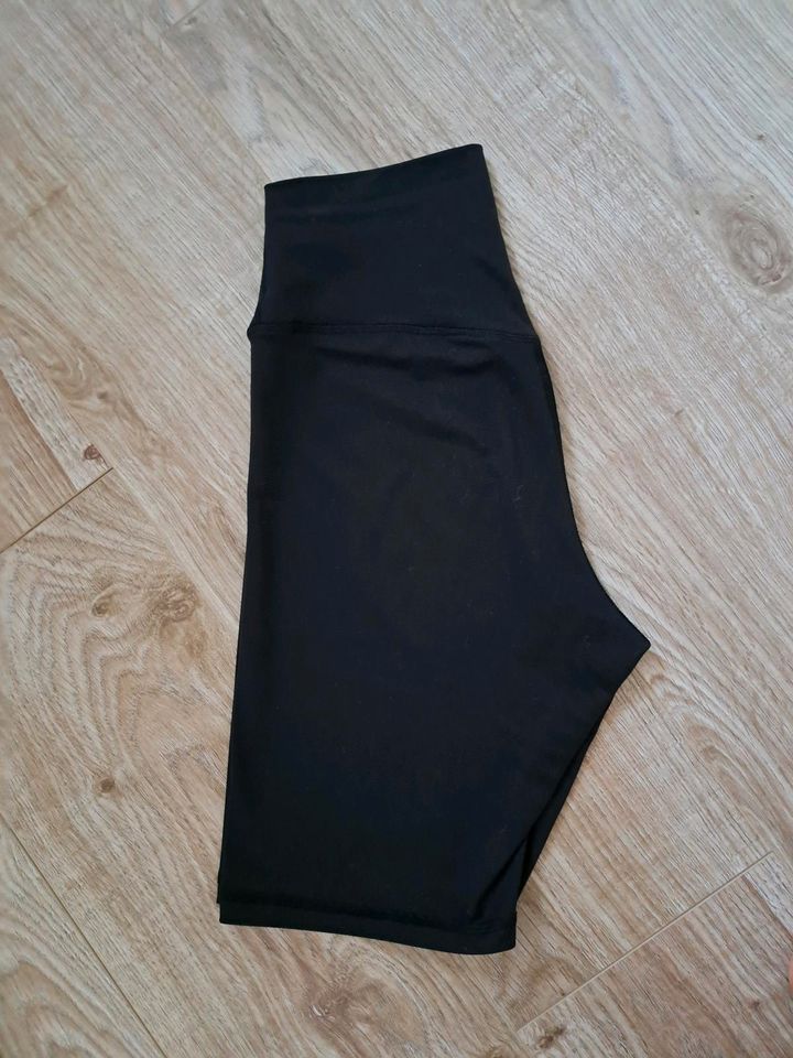 Neue!! Radlerhose Gr. 36 S Shorts in Centrum