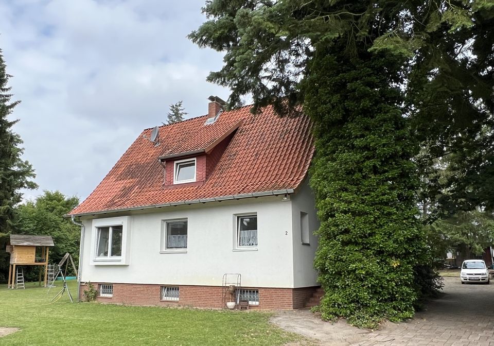 Suderburg-Räber...  Einfamilienhaus mit großem Grundstück in Ortsrandlage in Suderburg