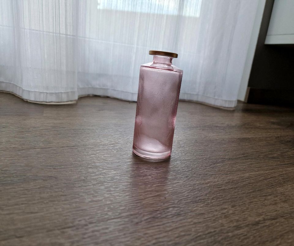 Kleine Vase rosa in Höhenberg i. T.