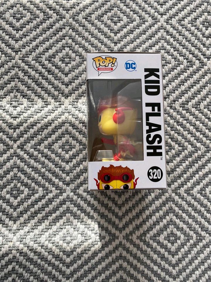 Funko Pop ! DC - Kid Flash N. 320 _ Chase Edition / Glow in Frankfurt am Main