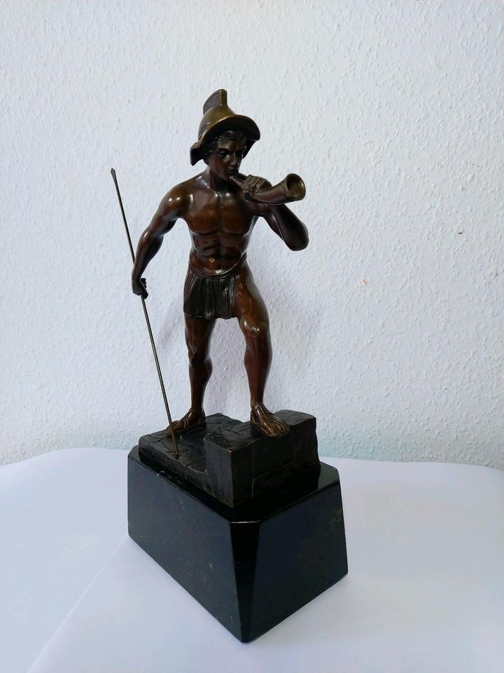 Alte schöne Bronzefigur Krieger von S.Schwatenberg (1898-1921)sig in Frankfurt am Main